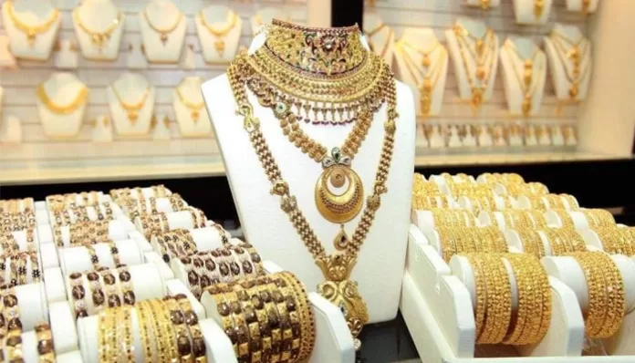 Gold prices expected to reach record high of Rs200,000 per tola