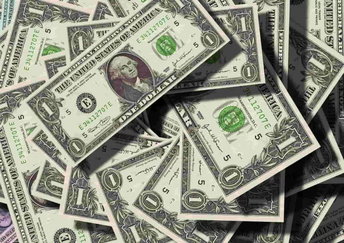 Pakistani money exchangers remove cap on dollar exchange rate