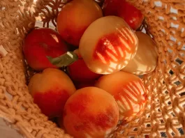 The Palatable Pleasures and Health Benefits of Peaches